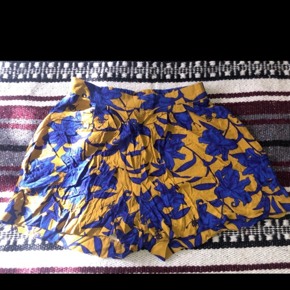 H&M flowy linen shorts